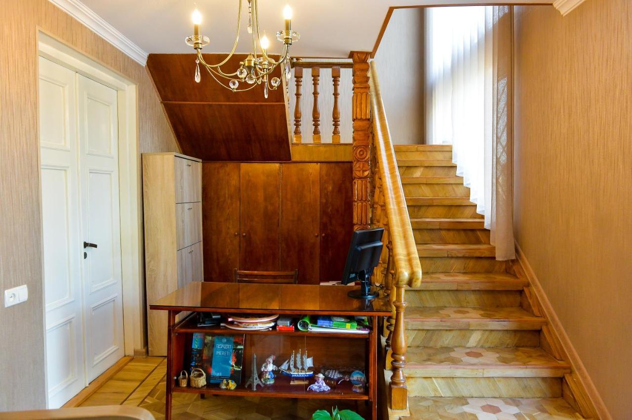 Gold Guest House Κουτάισι Εξωτερικό φωτογραφία