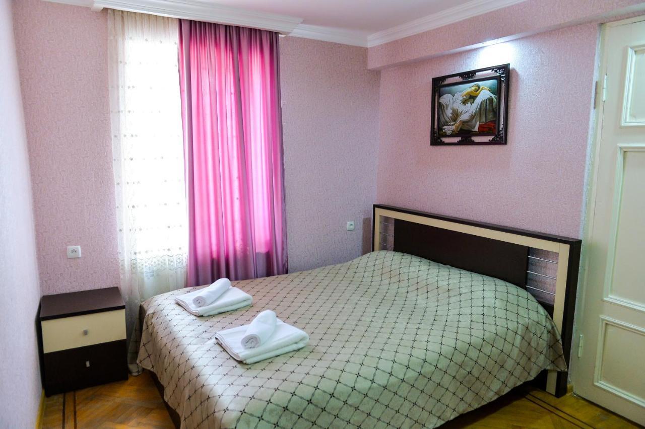 Gold Guest House Κουτάισι Εξωτερικό φωτογραφία