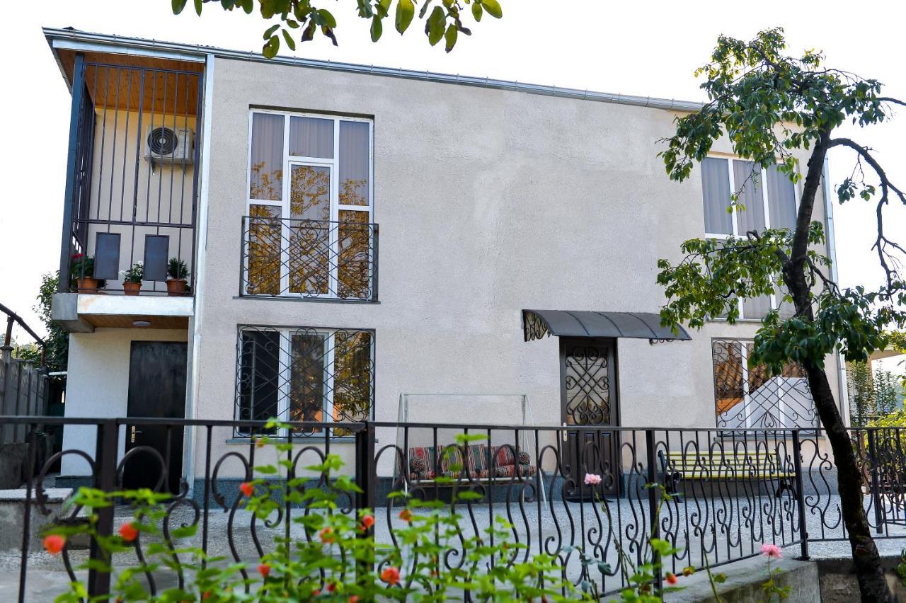 Gold Guest House Κουτάισι Εξωτερικό φωτογραφία