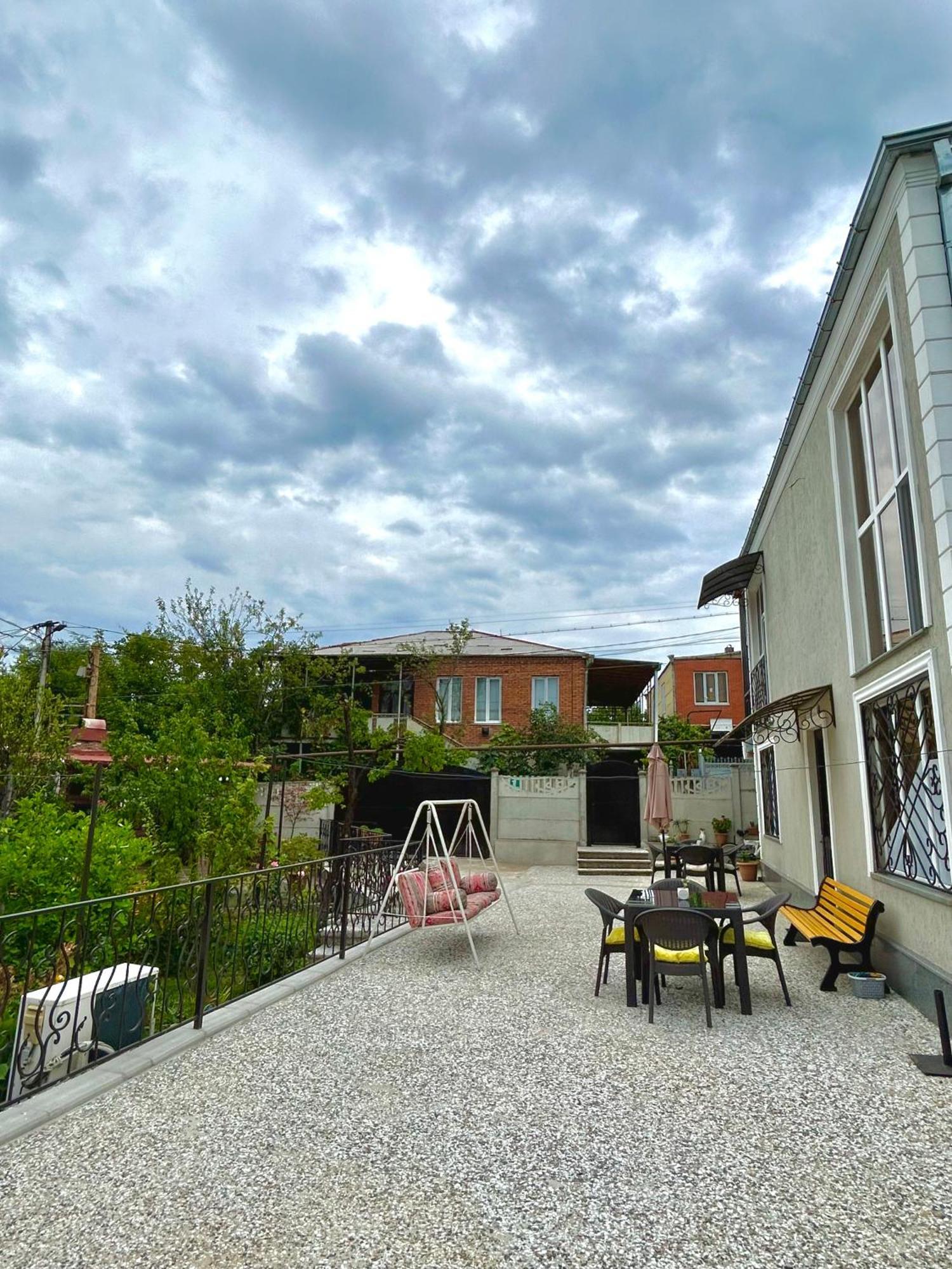 Gold Guest House Κουτάισι Εξωτερικό φωτογραφία