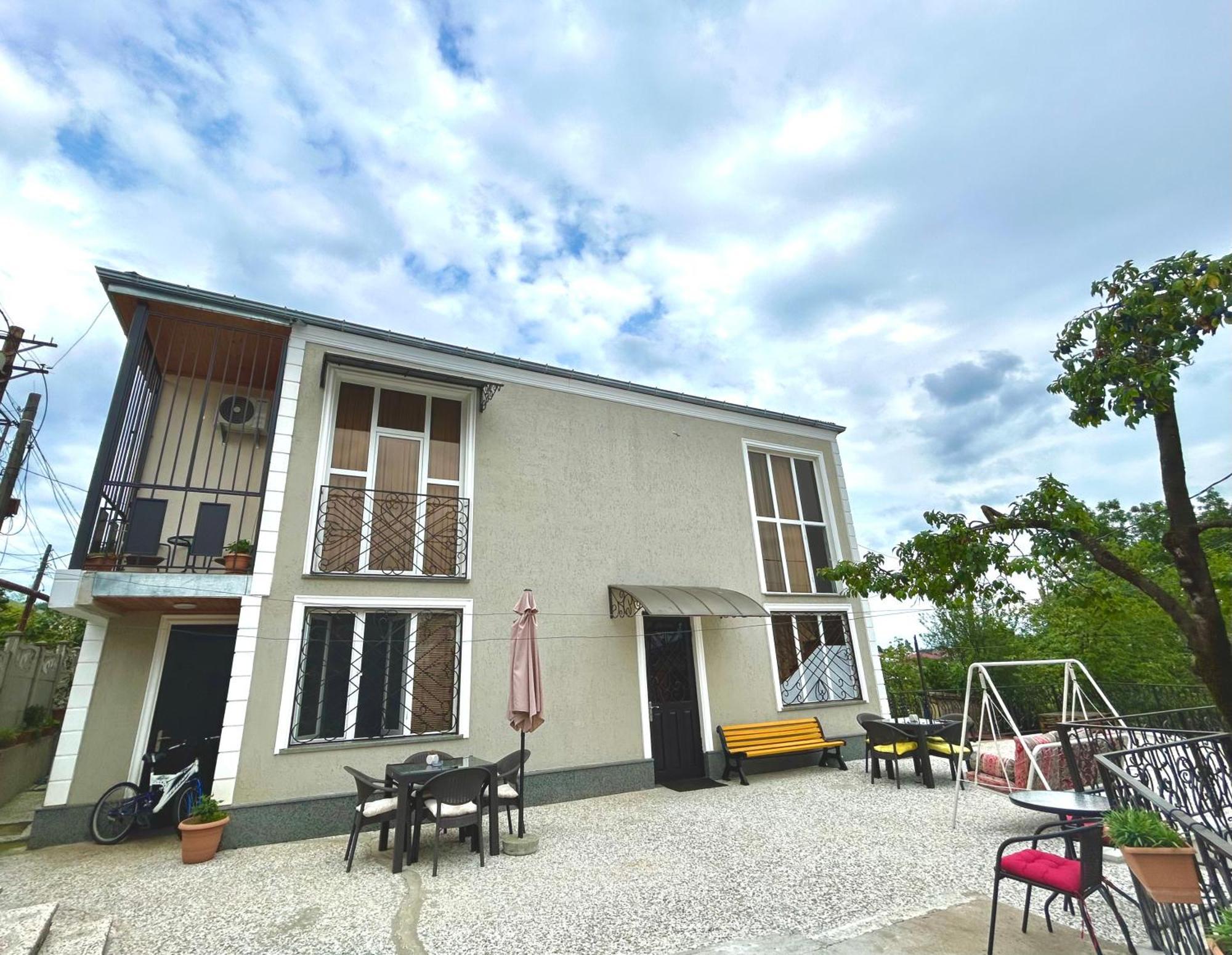 Gold Guest House Κουτάισι Εξωτερικό φωτογραφία
