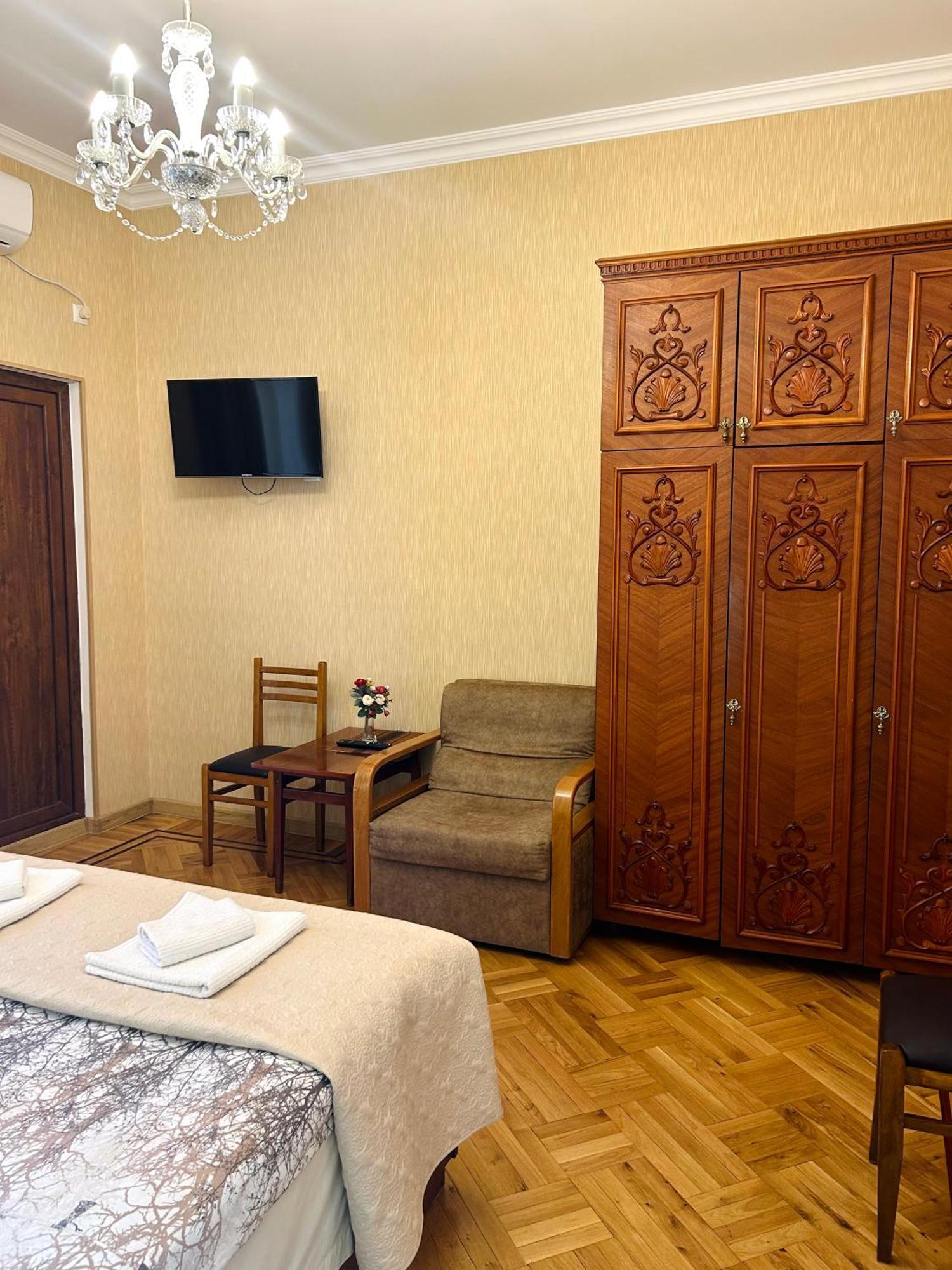 Gold Guest House Κουτάισι Εξωτερικό φωτογραφία