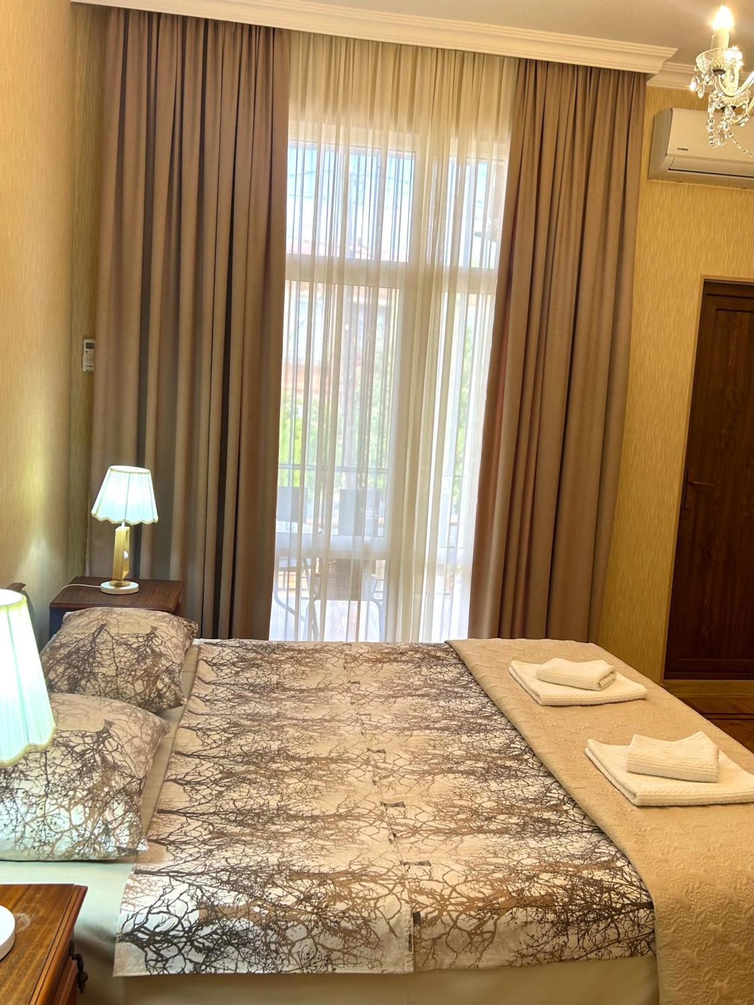 Gold Guest House Κουτάισι Εξωτερικό φωτογραφία